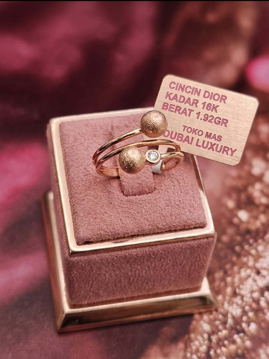 CINCIN DIOR SELISIH