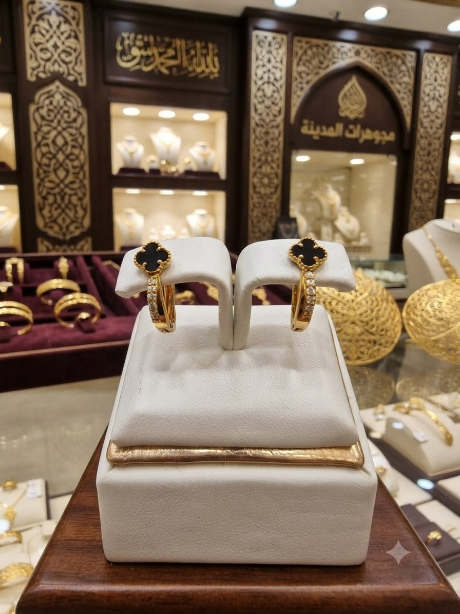ANTING VANCLEF HITAM LISTRING