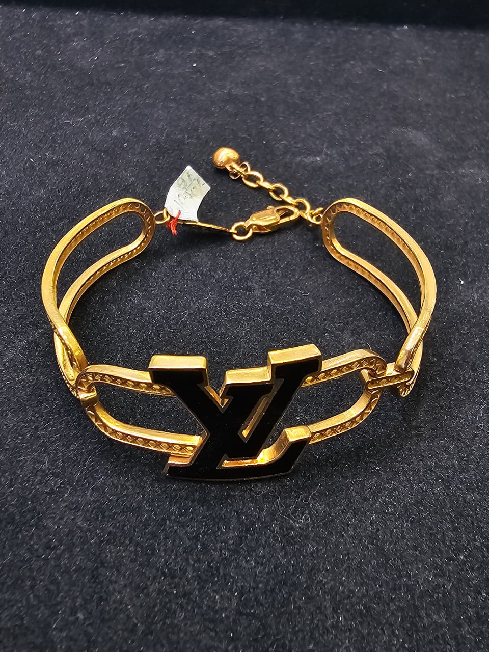 GR LV CAT HITAM
