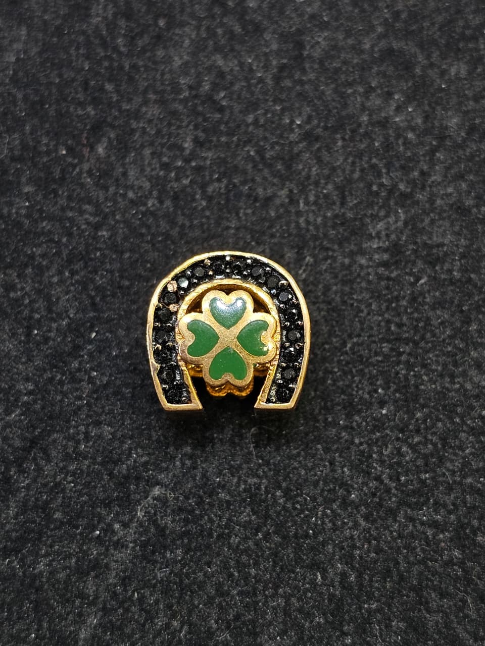LIONTIN BUNGA HIJAU