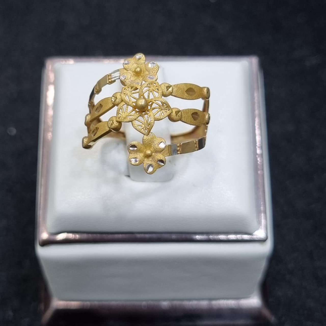 CINCIN 3 KENDARI SELISIH COM
