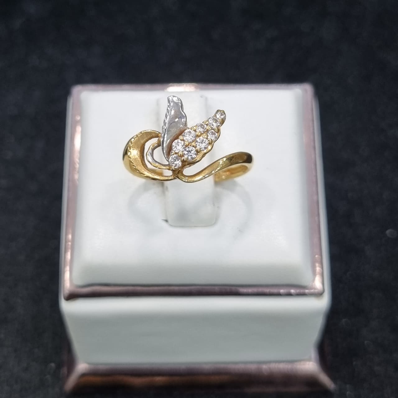 CINCIN KELOPAK BUNGA SELISIH COM AD