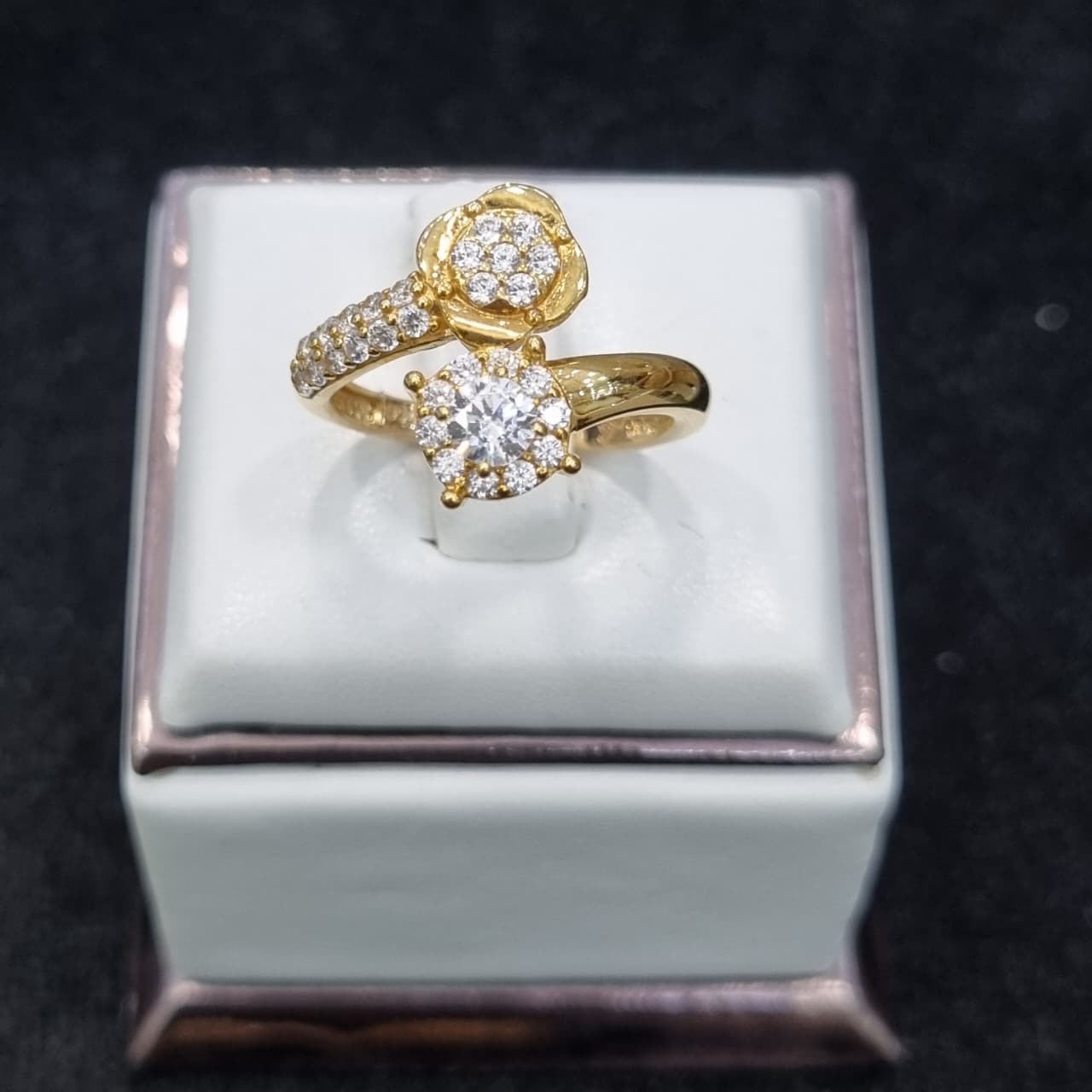CINCIN BUNGA SELISIH MATA AD