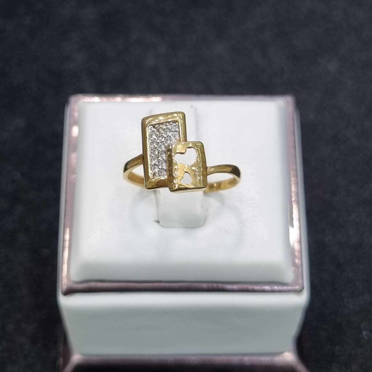 CINCIN 2 KOTAK SELISIH LOVE