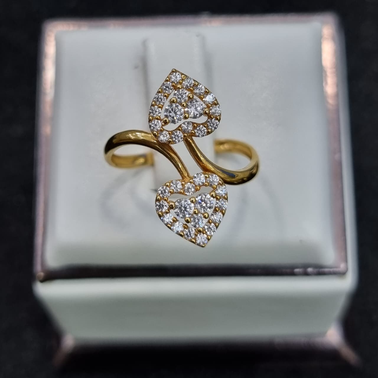 CINCIN LOVE SELISIH MATA AD