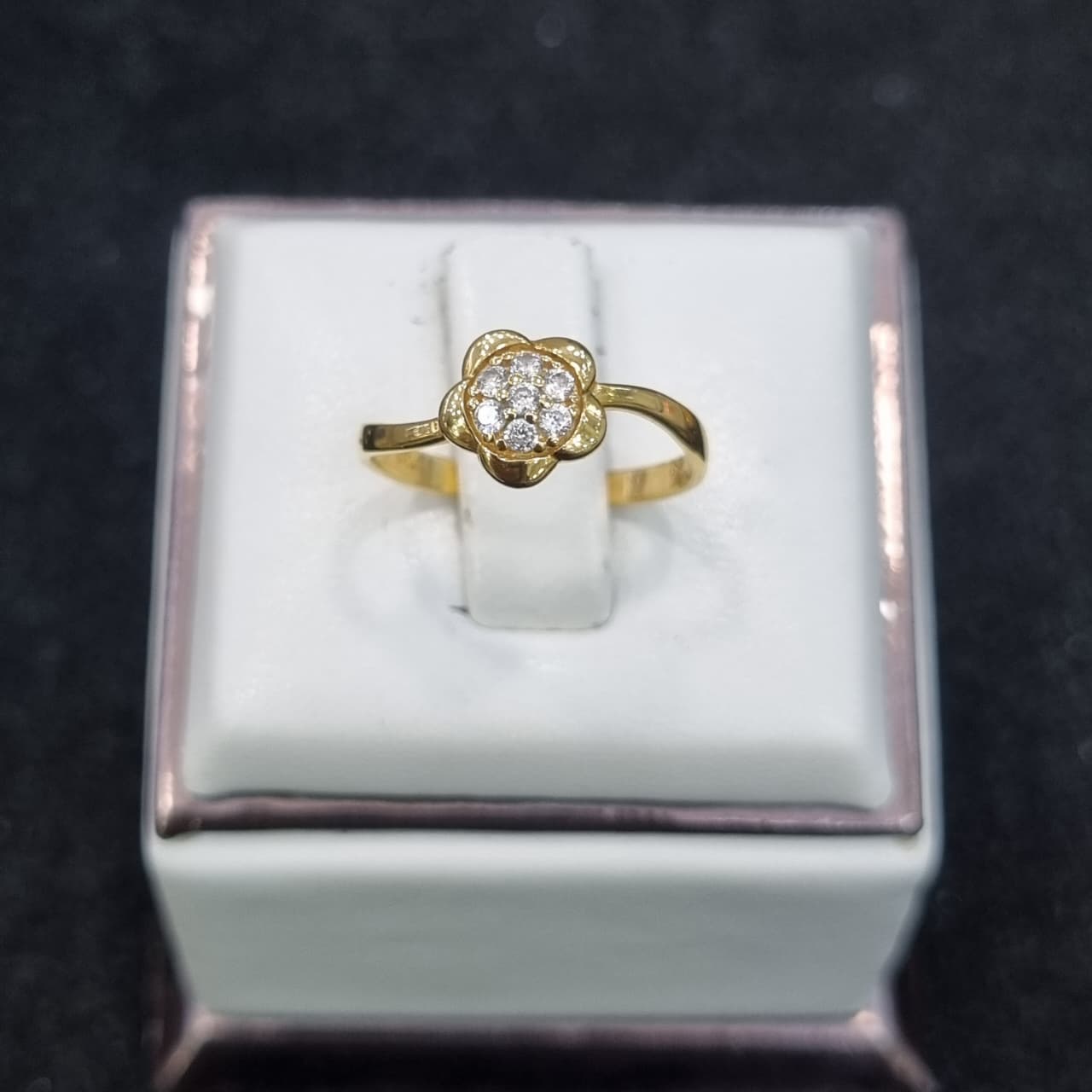 CINCIN BUNGA MATA SELISIH