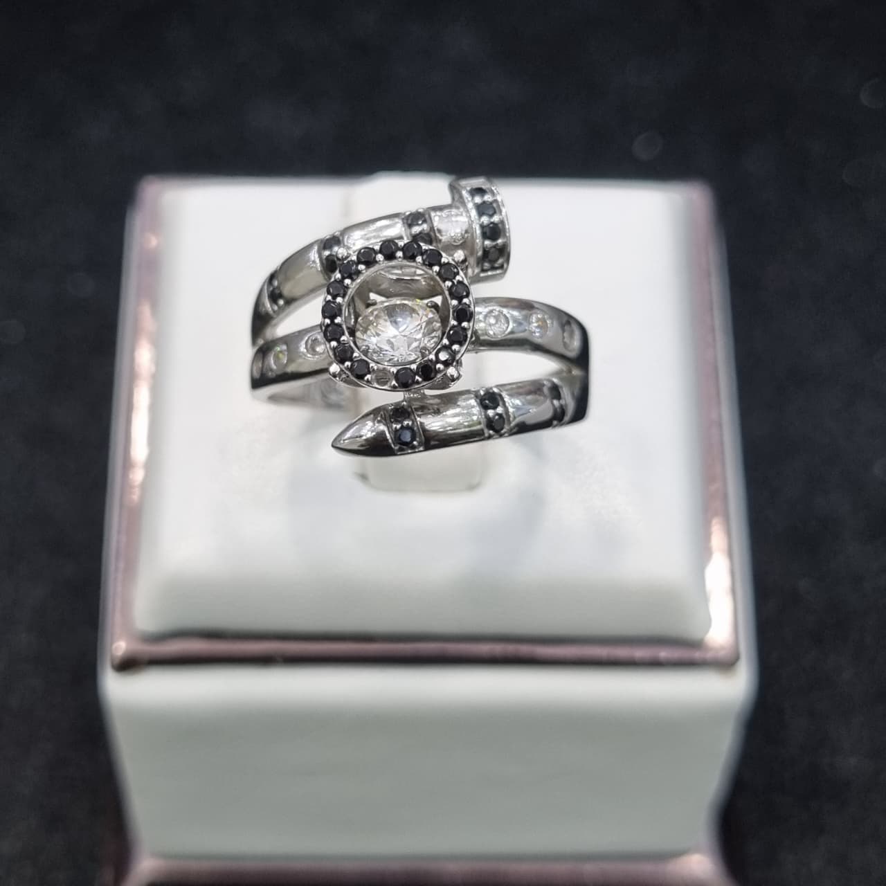 CINCIN PAKU DANCING STONE