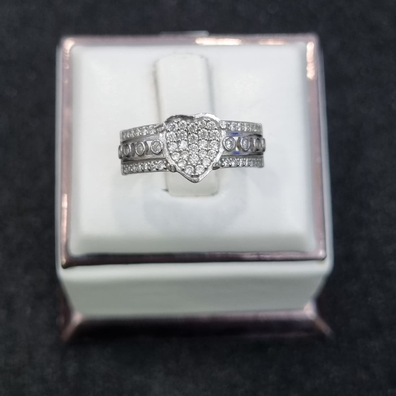CINCIN LOVE MATA TABUR