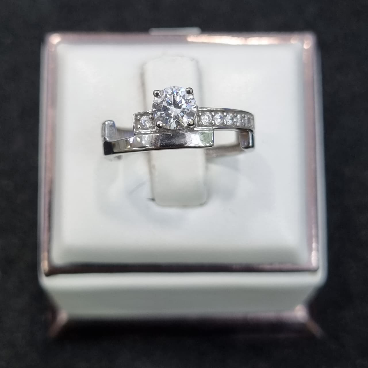 CINCIN SELISIH MATA 1 LISTRING