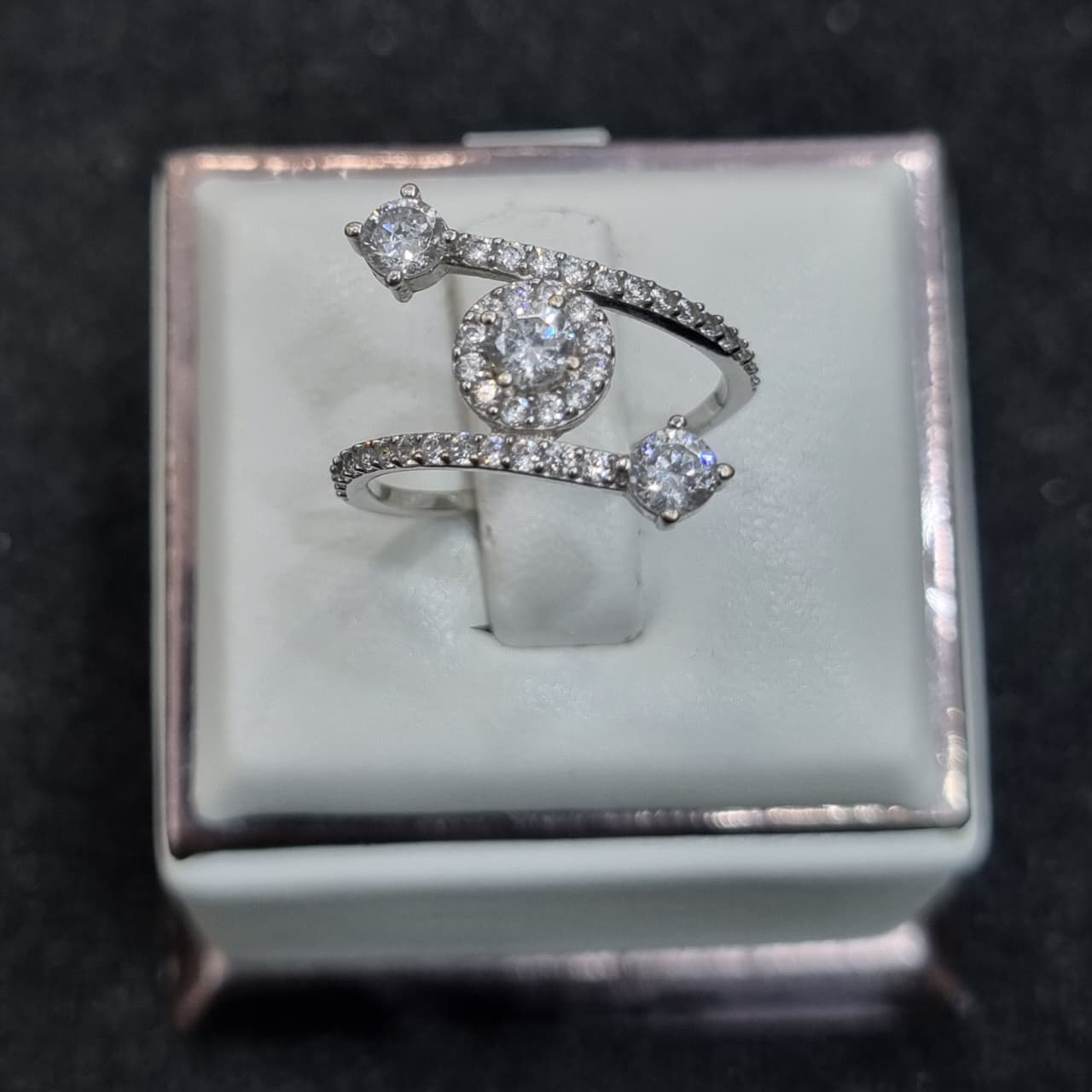 CINCIN SELISIH LISTRING BULAT MATA AD