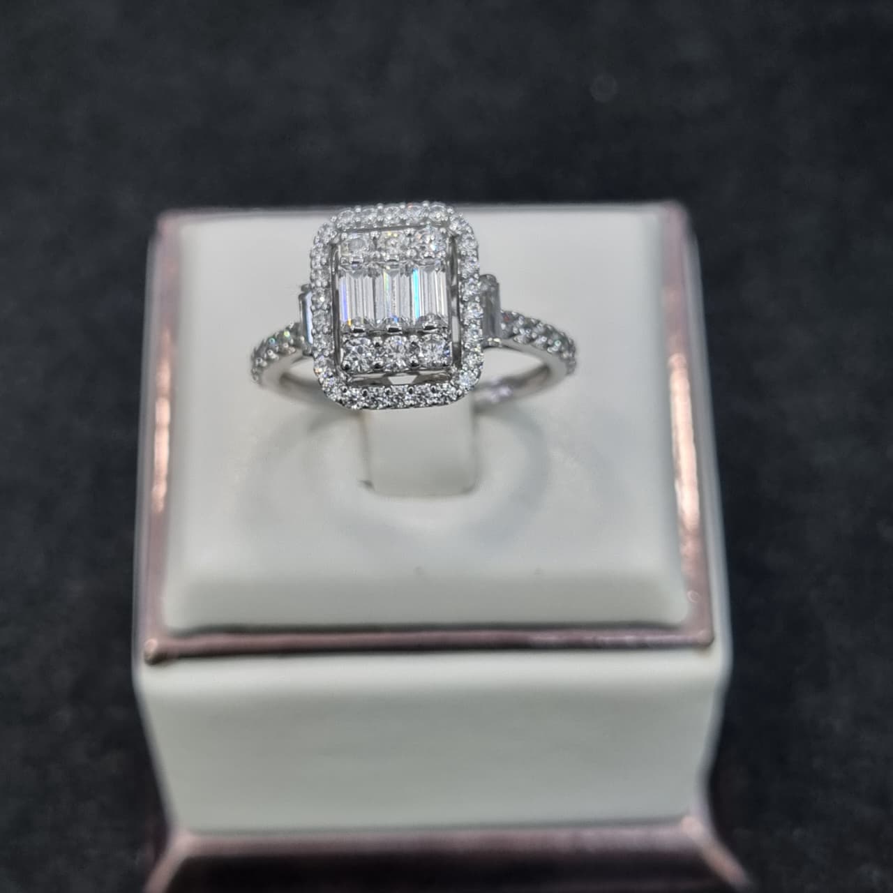 CINCIN KOTAK LISTRING