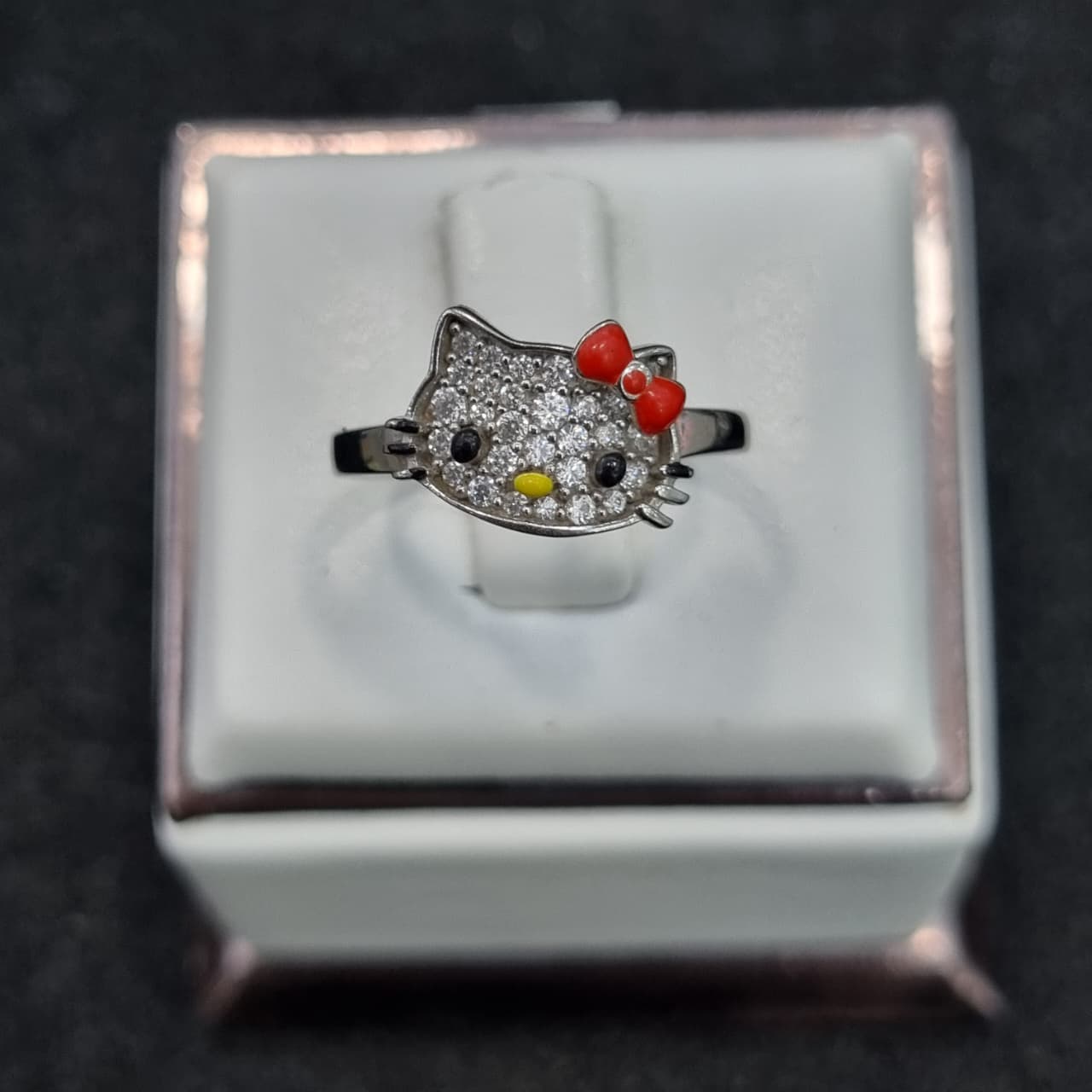 CINCIN HELO KITY CAT MATA AD
