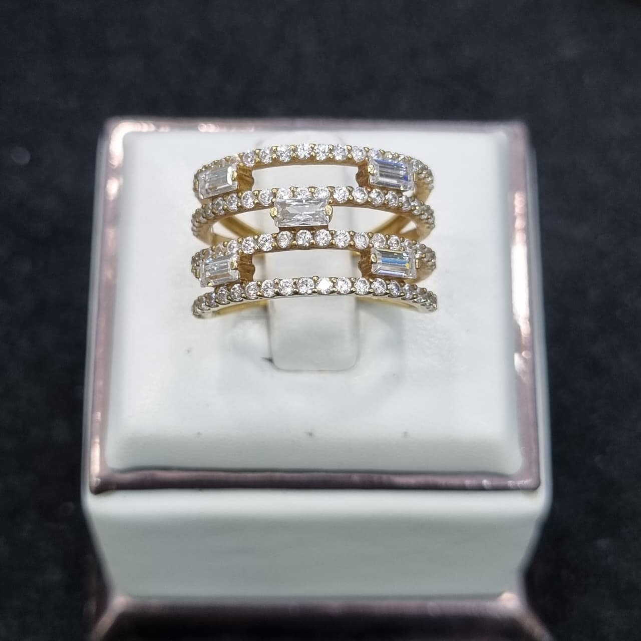 CINCIN SPIRAL LISTRING