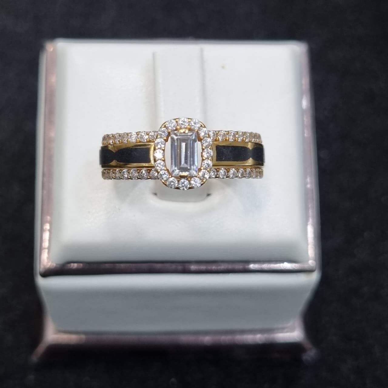 CINCIN OVAL LISTRING CAT HITAM