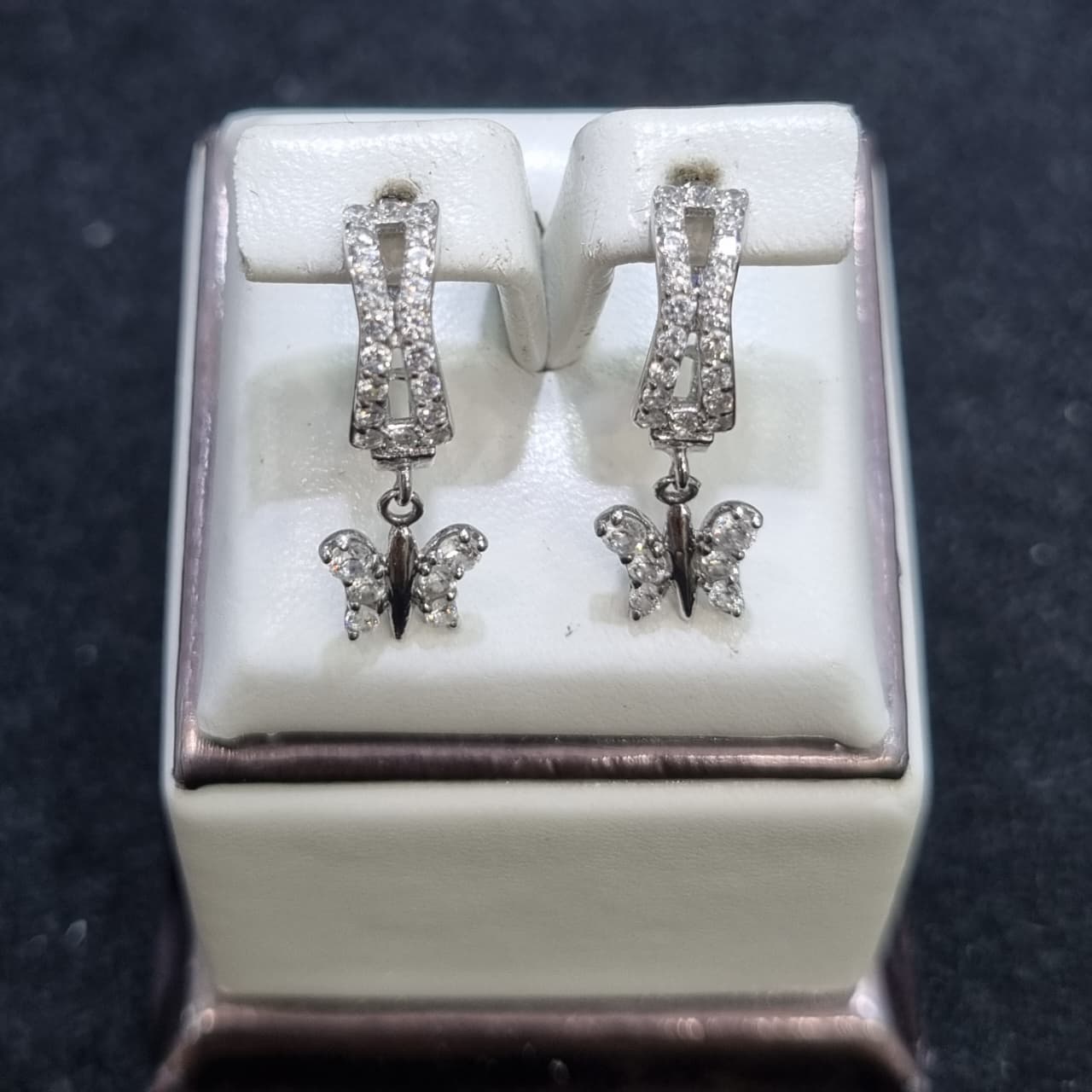 ANTING KUPU KUPU