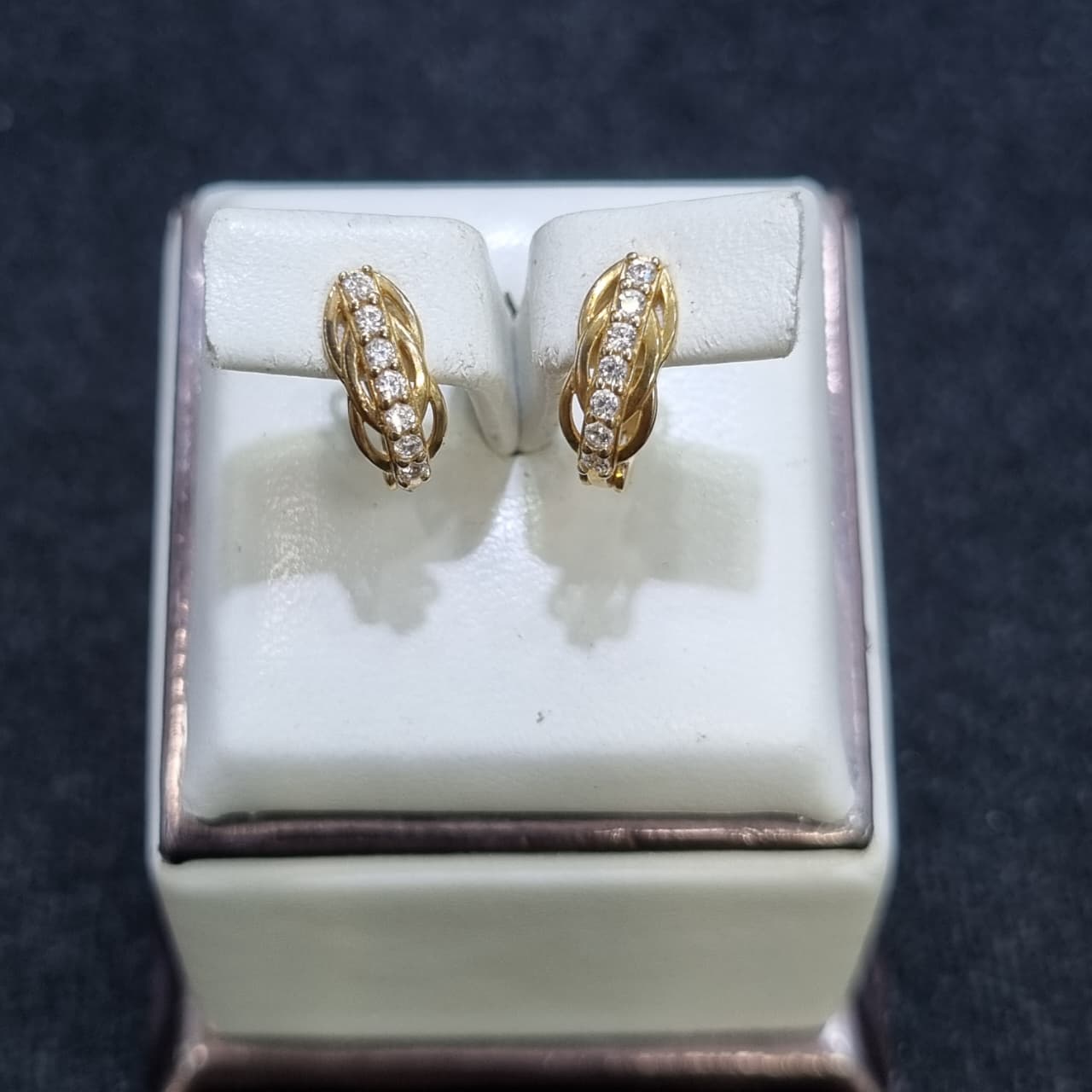 ANTING LISTRING