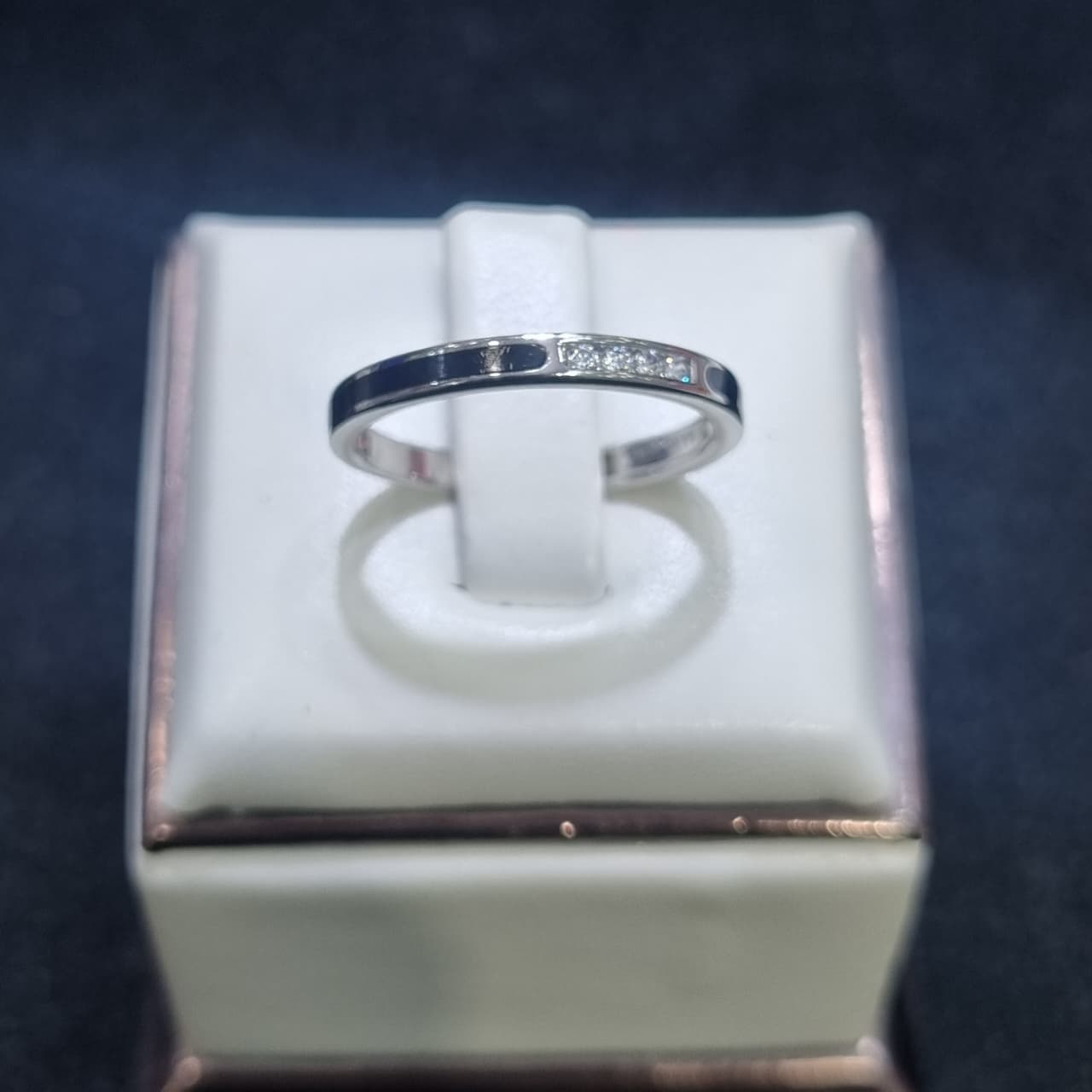 CINCIN CAT HITAM MATA