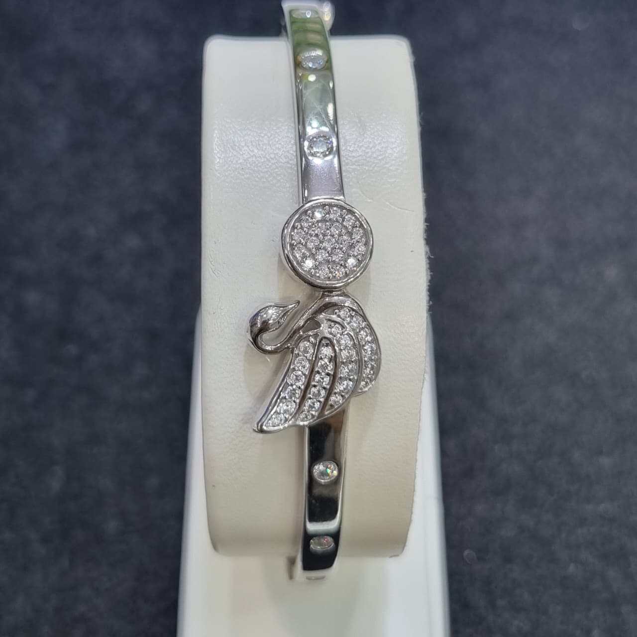 GELANG B SWAN BULAT MATA AD