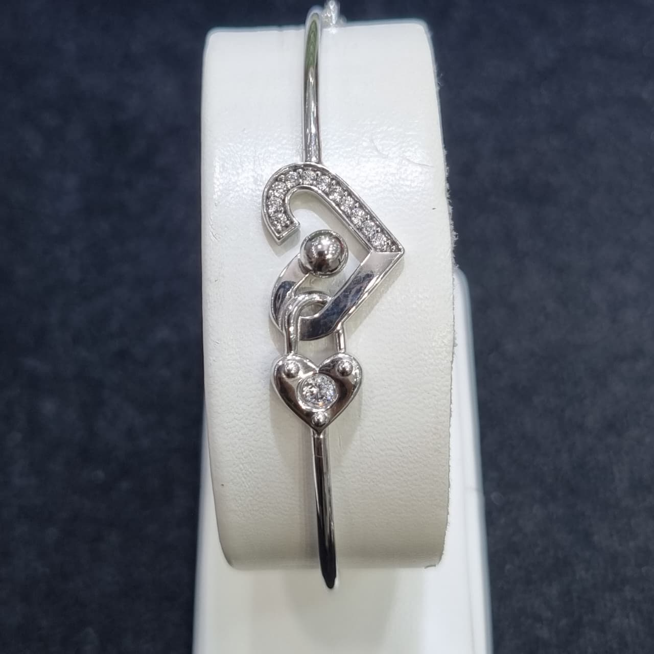 GELANG B LOVE GEMBOK MATA AD